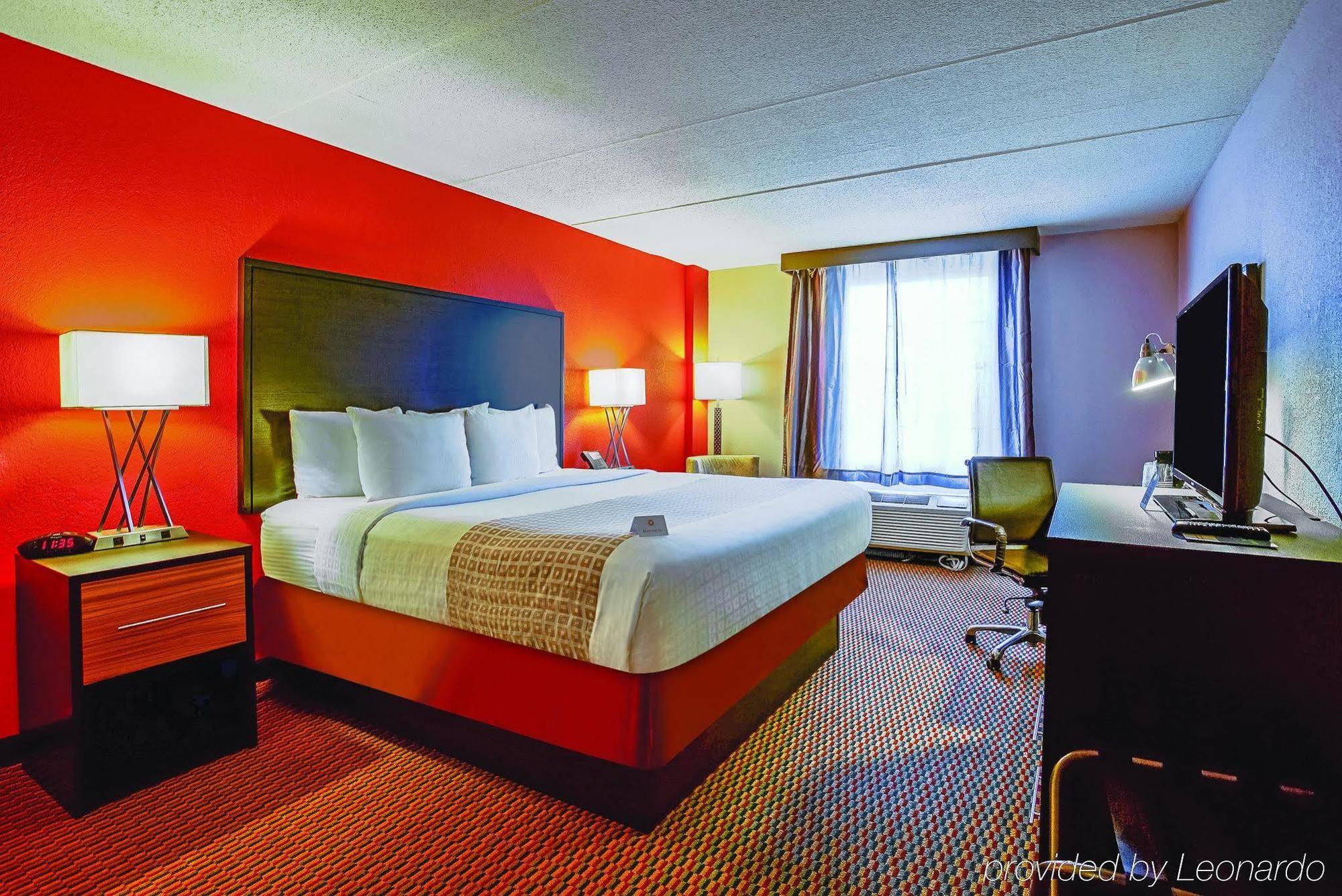 Holiday Inn & Suites Philadelphia-Runnemede/Exit 3-New Jersey Turnpike Exterior photo