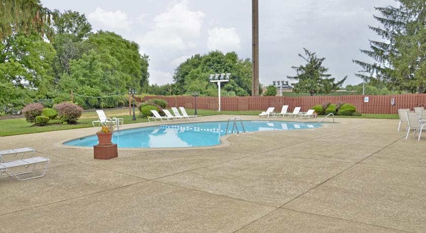 Holiday Inn & Suites Philadelphia-Runnemede/Exit 3-New Jersey Turnpike Exterior photo